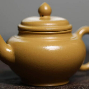 Yixing Zisha Teapot [Mini Xiao Ying Pot] (Huangjin Zhu Ni – 110ml)