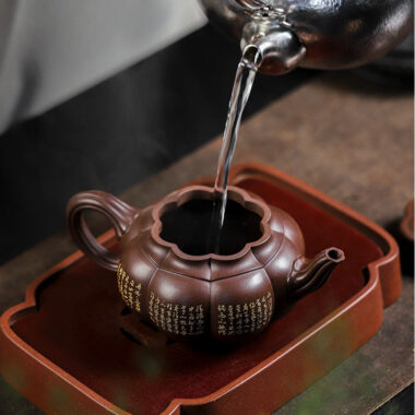 Full Handmade Yixing Zisha Teapot [Yipin Qing Lian] (Lao Ge Zi Ni – 350ml)