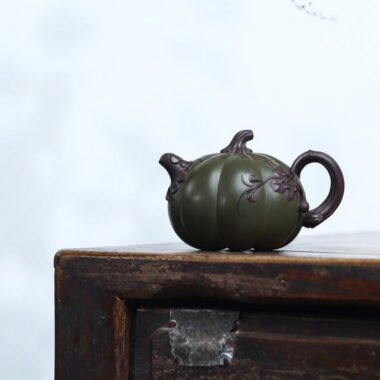 Full Handmade Yixing Zisha Teapot [Bi-color Pumpkin Pot] (Lu Ni/Zi Ni – 260ml)
