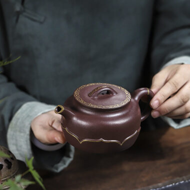 Full Handmade Yixing Zisha Teapot [Golden Lotus] (Zi Ni – 350ml)