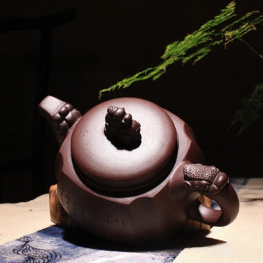Yixing Zisha Teapot [The Dragon] (Zi Ni – 330ml)