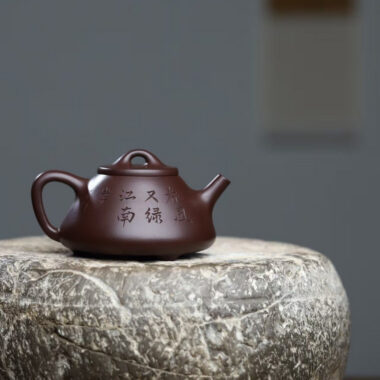 Full Handmade Yixing Zisha Teapot [Jiangnan Ziye Shi Piao Pot] (Zi Ni – 220ml)