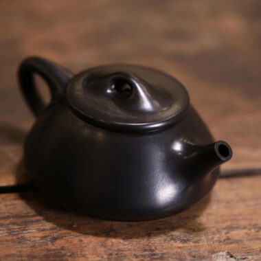 Full Handmade Yixing Zisha Teapot [Jingzhou Shi Piao Pot] (Hei Ni – 180/250ml)
