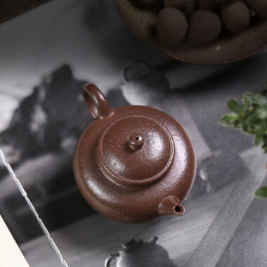Full Handmade Yixing Zisha Teapot [Shui Ping Tripod] (Tao Hua Ni – 210ml)