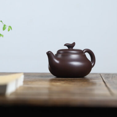 Full Handmade Yixing Zisha Teapot [Leap Pot] (Lao Zi Ni – 320ml)