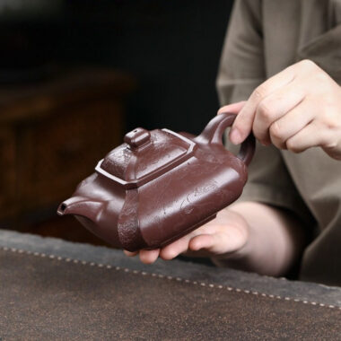 Full Handmade Yixing Zisha Teapot [Ju Fu] (Zi Ni – 450ml)