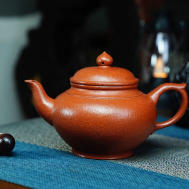 Full Handmade Yixing Zisha Teapot [Xiao Ying Pot] Plain Smooth (Li Pi Zhu Ni – 230ml)