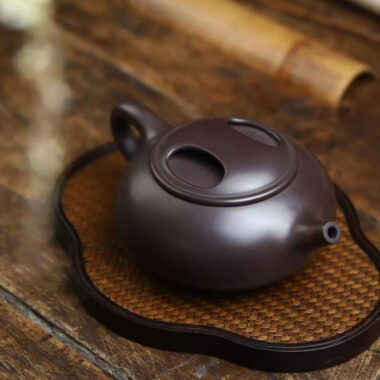 Full Handmade Yixing Zisha Teapot [Niu Gai Shi Piao Pot] (Lao Zi Ni – 250/420ml)