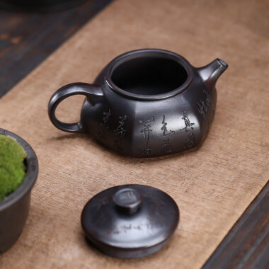 Yixing Zisha Teapot [Liufang Han Jiang] (Gu Hong Ni – 260ml)