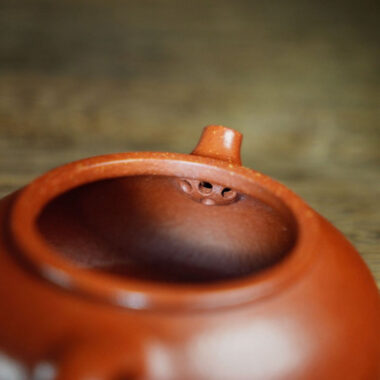 Full Handmade Yixing Zisha Teapot [Han Jiang Pot] (Li Pi Zhu Ni – 190ml)