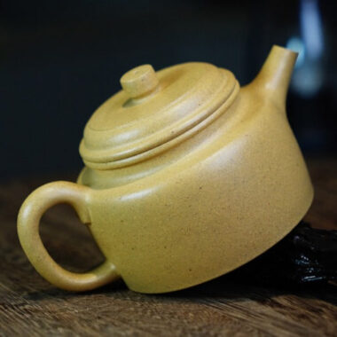 Full Handmade Yixing Zisha Teapot [Dezhong Pot] (Bensan Ni – 170ml)