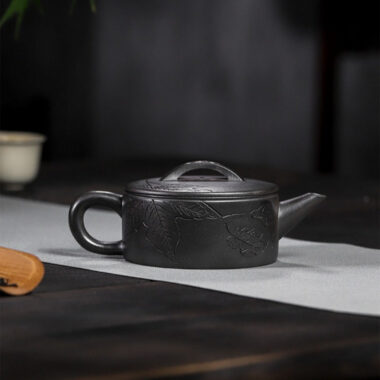Full Handmade Yixing Zisha Teapot [Zhi Xiang Hanwa] (Tian Qing Ni – 200ml)