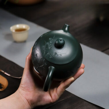 Full Handmade Yixing Zisha Teapot [Big Plum Blossom Xishi Pot] (Feicui Lu Ni – 470ml)