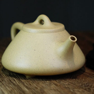 Full Handmade Yixing Zisha Teapot [Ziye Shi Piao Pot] (Bensan Lu Ni – 260ml)