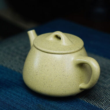 Full Handmade Yixing Zisha Teapot [Gao Shi Piao Pot] (Benson Lu Ni – 190ml)