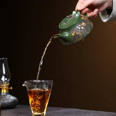 Yixing Zisha Teapot [Mountains & Rivers] (Lu Ni – 230ml)