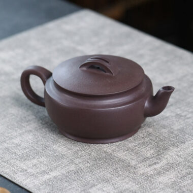 Full Handmade Yixing Zisha Teapot [Dayun Hanwa Pot] (Lao Zi Ni – 250ml)