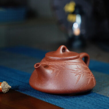 Full Handmade Yixing Zisha Teapot [Ziye Shi Piao Pot] (Jiang Po Ni – 310ml)