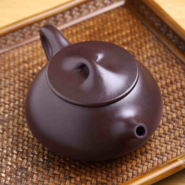 Full Handmade Yixing Zisha Teapot [Jingzhou Shi Piao Pot] (Lao Zi Ni – 240ml)