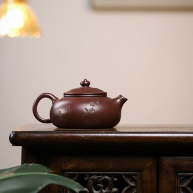 Yixing Zisha Teapot [Plum Blossom Han Jiang] (Zi Zhu Ni – 250ml)