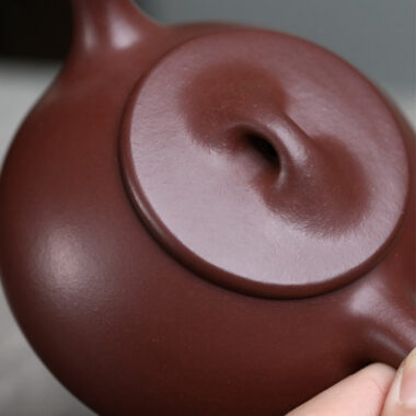 Full Handmade Yixing Zisha Teapot [Jingzhou Shi Piao Pot] (Zi Ni – 300ml)