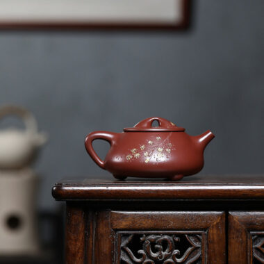 Yixing Zisha Teapot [Plum Blossom Jingzhou Shi Piao] (Hong Pi Long – 310ml)