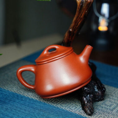 Full Handmade Yixing Zisha Teapot [Gao Shi Piao Pot] (Dahongpao – 200ml)