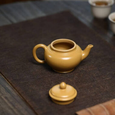 Yixing Zisha Teapot [Mini Xiao Ying Pot] (Huangjin Zhu Ni – 110ml)