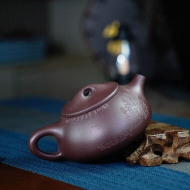 Full Handmade Yixing Zisha Teapot [Jingzhou Shi Piao Pot – Shan Shui] (Zi Ni – 230ml)