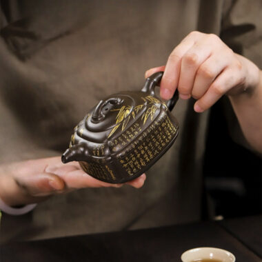Full Handmade Yixing Zisha Teapot [Chou Jiao Zhu Gu] (Feicui Qing Zi Ni – 300ml)