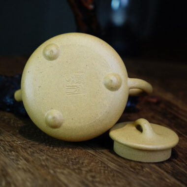 Full Handmade Yixing Zisha Teapot [Gao Shi Piao Pot] (Bensan Lu Ni – 210ml)
