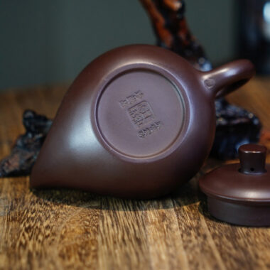 Full Handmade Yixing Zisha Teapot [Yandou Pot] (Lao Zi Ni – 180ml)