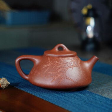 Full Handmade Yixing Zisha Teapot [Ziye Shi Piao Pot] (Jiang Po Ni – 310ml)
