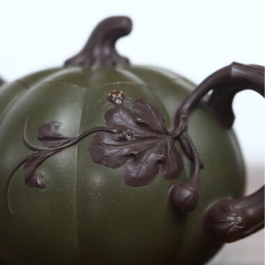 Full Handmade Yixing Zisha Teapot [Bi-color Pumpkin Pot] (Lu Ni/Zi Ni – 260ml)