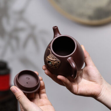 Yixing Zisha Teapot [Lotus Pod Gao Shi Piao] (Zi Zhu Ni – 320ml)