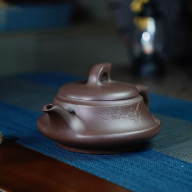 Full Handmade Yixing Zisha Teapot [Smooth & Fine Pot] (Zi Ni – 350ml)