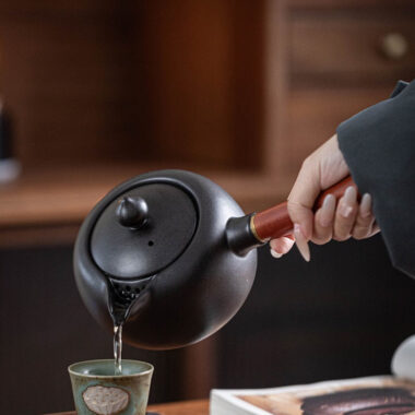 Retro Ceramic Direct Fire Teapot [Bao Lian Side Handle Pot] 520ml