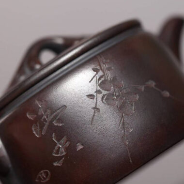 Yixing Zisha Teapot [Ruyi Hanwa] (High Temperature Zi Ni – 210ml)