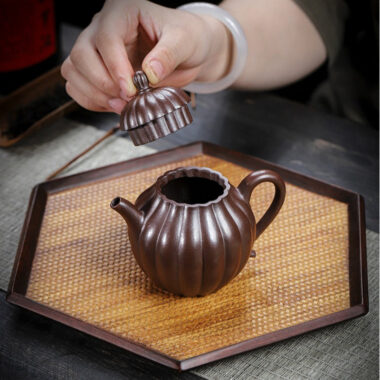 Full Handmade Yixing Zisha Teapot [Ling Hua Qiu Shui] (Jin Sha Zi Ni – 200ml)