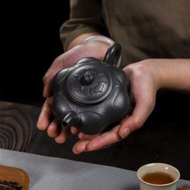 Full Handmade Yixing Zisha Teapot [Lianhua Ding] (Tian Qing Ni – 320ml)