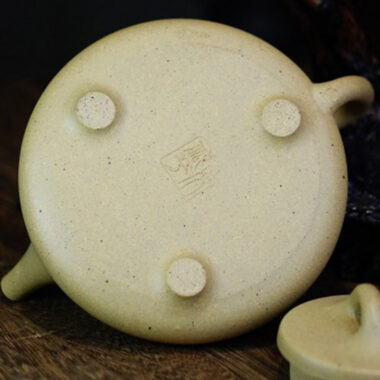 Full Handmade Yixing Zisha Teapot [Ziye Shi Piao Pot] (Bensan Lu Ni – 260ml)