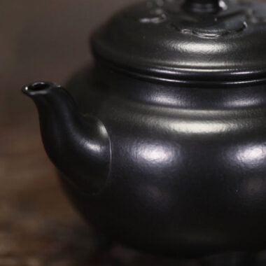 Full Handmade Yixing Zisha Teapot [Dabin Ruyi Pot] (Hei Ni – 210ml)
