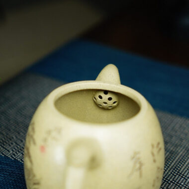 Full Handmade Yixing Zisha Teapot [Qin Quan Pot] (Bensan Lu Ni – 260ml)