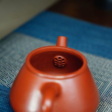 Full Handmade Yixing Zisha Teapot [Gao Shi Piao Pot] (Dahongpao – 200ml)
