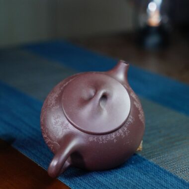 Full Handmade Yixing Zisha Teapot [Jingzhou Shi Piao Pot – Shan Shui] (Zi Ni – 230ml)