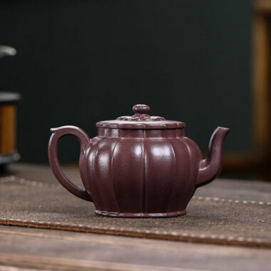 Full Handmade Yixing Zisha Teapot [Jinwen Gongdeng] (Zi Ni – 250ml)