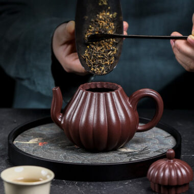 Full Handmade Yixing Zisha Teapot [Han Qing] (Zi Ni – 260ml)