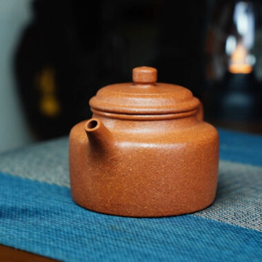Full Handmade Yixing Zisha Teapot [Dezhong Pot] (Jiang Po Ni – 180ml)