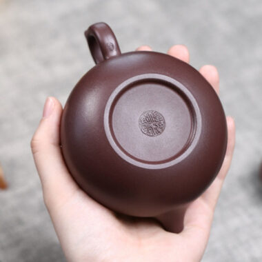 Full Handmade Yixing Zisha Teapot [Listening] (Zi Ni – 200ml)