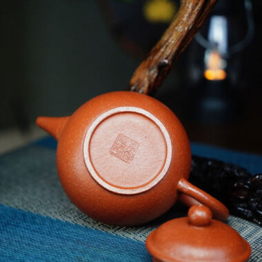 Full Handmade Yixing Zisha Teapot [Shui Ping Pot] (Li Pi Zhu Ni – 220ml)